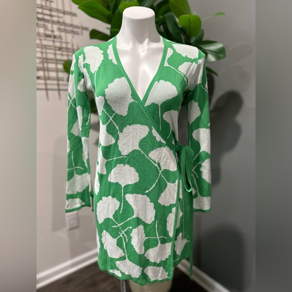New Diane Von Furstenberg by Target V-Neck Ginkgo LongSleeve Sweater Wrap Top XS - Picture 1 of 11
